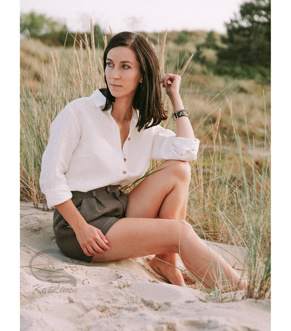 Basic linen button down shirt with a collar